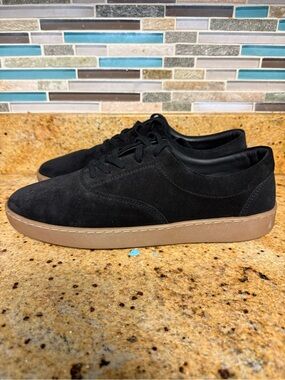 NWB Paige Coyle Leather Suede Men's Sneaker Black Size 11 With Dust Bag.
